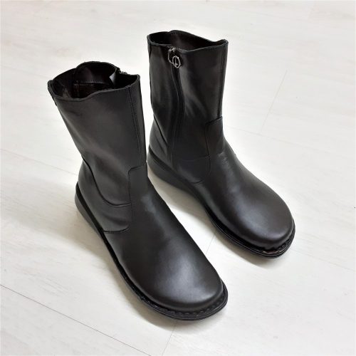 303 fekete rövid szárú női bőr csizma