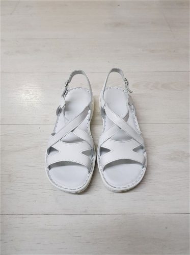 521 fehér női szandál