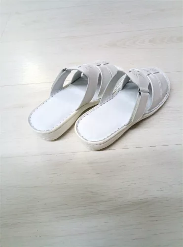 710 fehér női papucs széles lábfejre